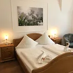 Maison d'hôtes Gast-& Logierhaus Am Rheinsberger 4*