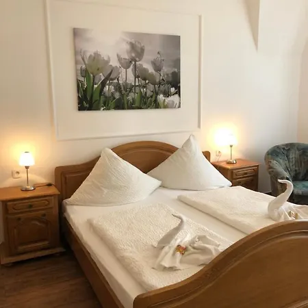 Pensión Gast-& Logierhaus Am Rheinsberger 4*