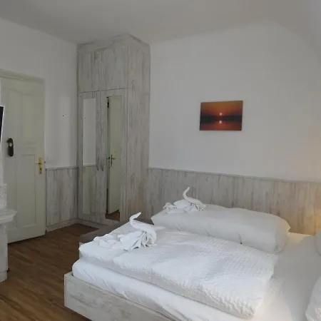 Gast-& Logierhaus Am Rheinsberger See 4*