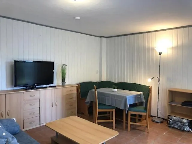 Gast-& Logierhaus Am Rheinsberger 4*