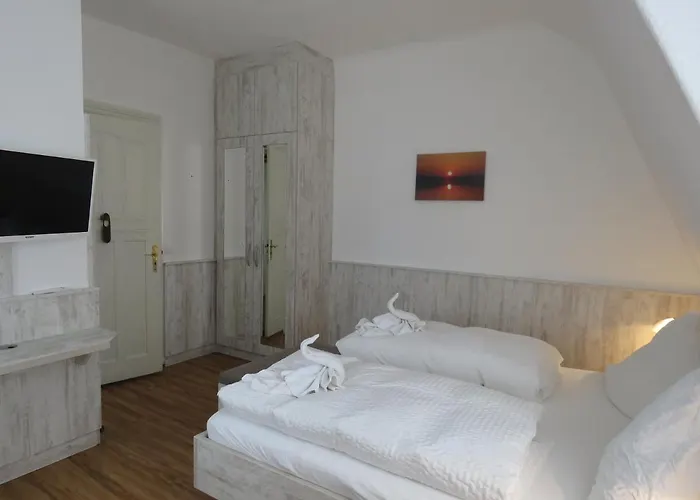 Gast-& Logierhaus Am Rheinsberger 4*